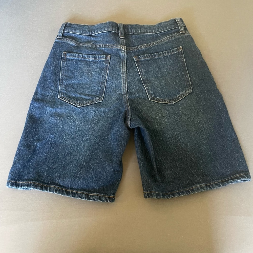 Button closure with zip fly.
Belt loops. Five pocket styling.